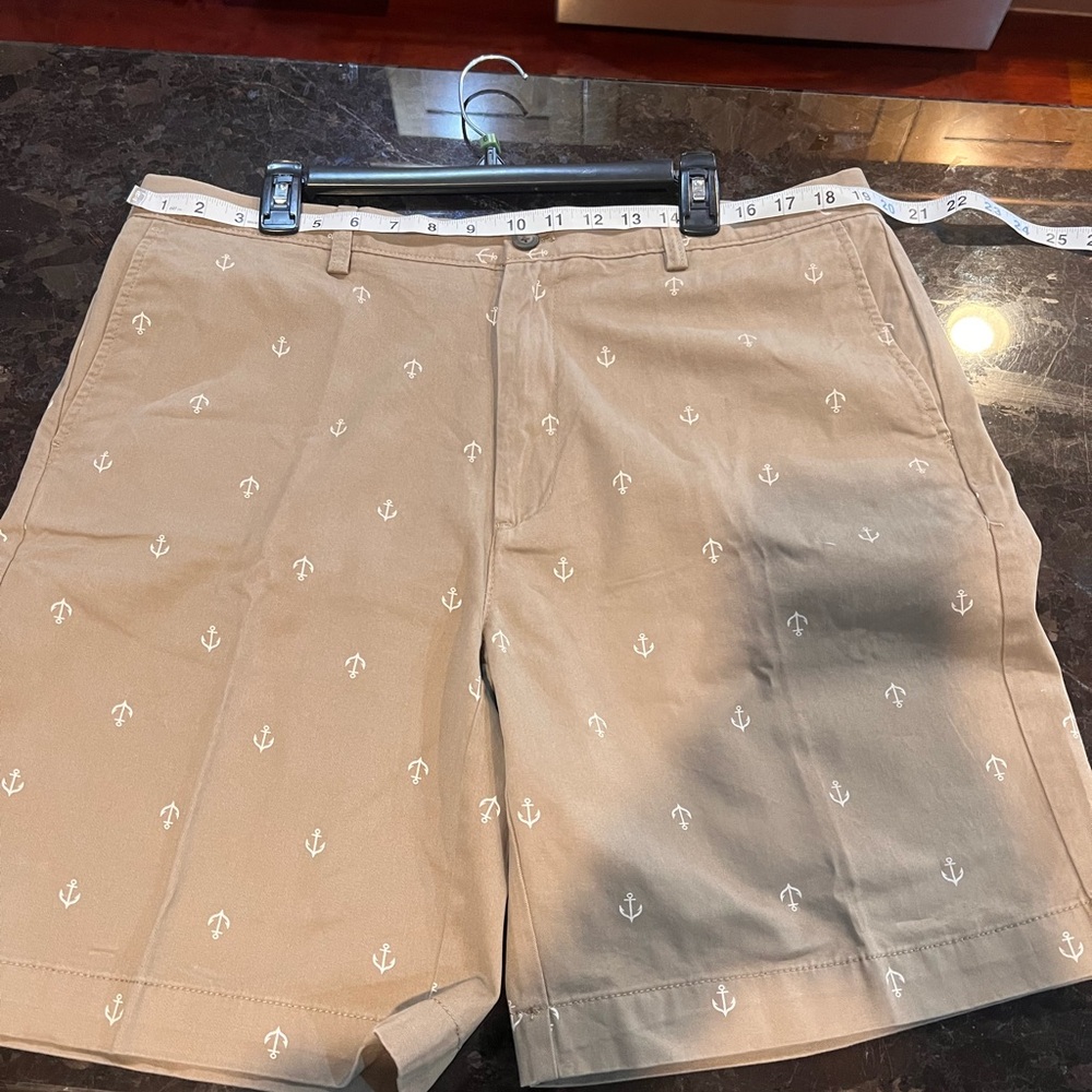 Size 38 Amazon Essentials Men's Classic-Fit 9" Short